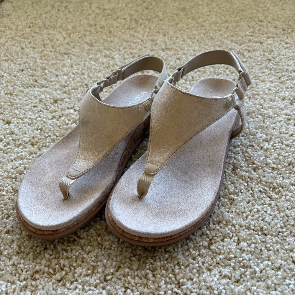 Vionic Kirra II Wedge Sandal Gold Metallic Size 6.5